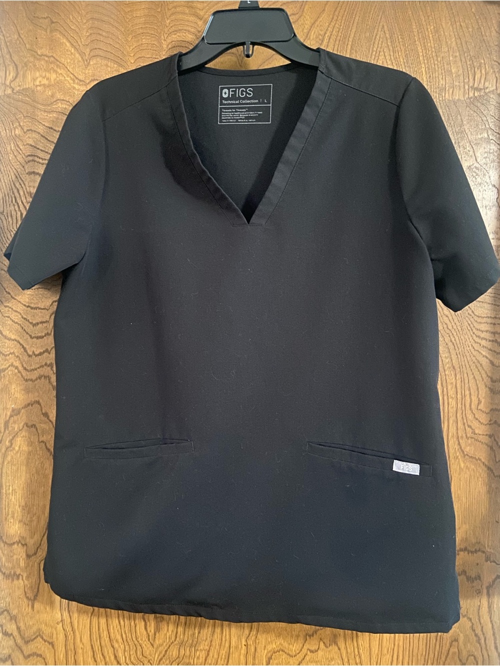 Figs Casma Black Technical Collection V‑Neck Scrub Top